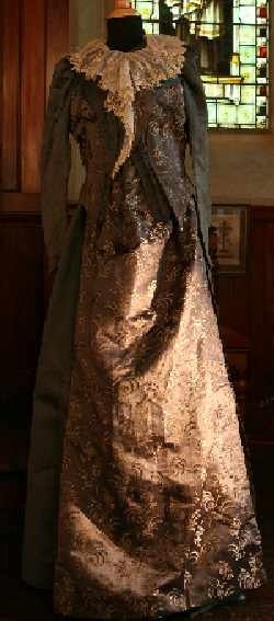 Zoom in wedding dress display 11