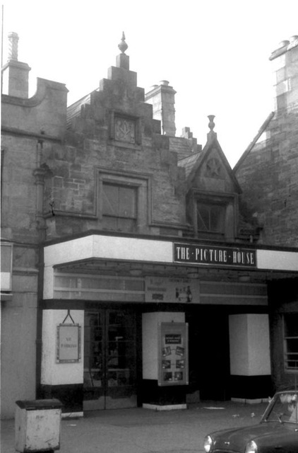 Zoom in 04 Dingwall Picture House