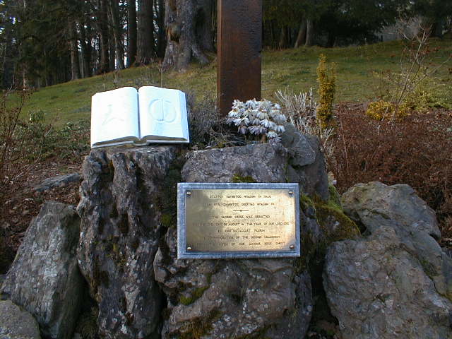 Zoom in The plaque at the foot of the Cross