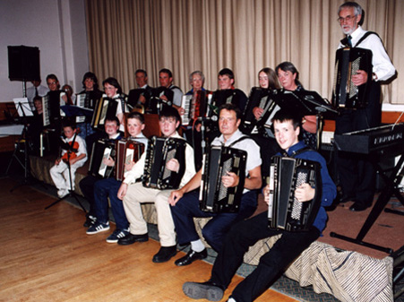 03 Dingwall Accordion and Fiddle Group