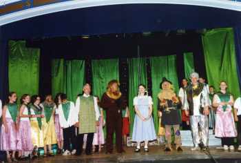 Zoom in Dingwall Players' Production of The Wizard of Oz, December 1999