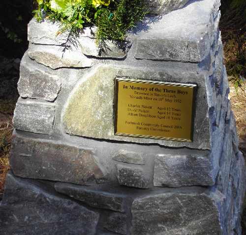 Zoom in Memorial Cairn
