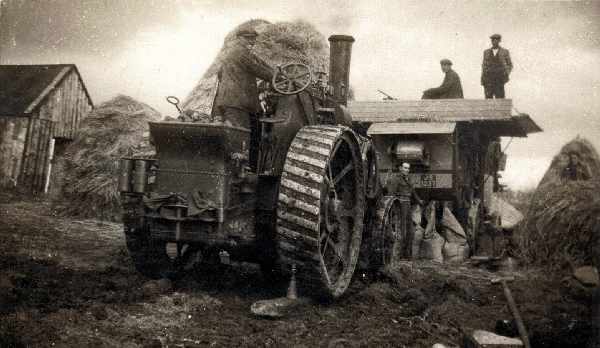 Zoom in Harvesting in the 20th Century with traction engine JS1237 and threshing machine.