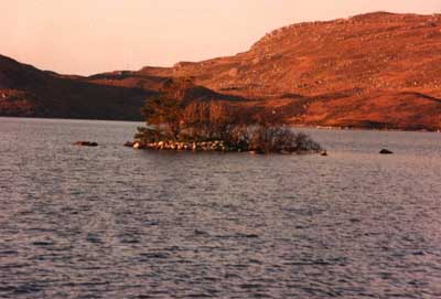 Zoom in The Crannog in Loch Tollie