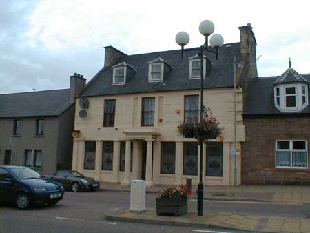 Zoom in The Sutor Inn, High Street, Invergordon.