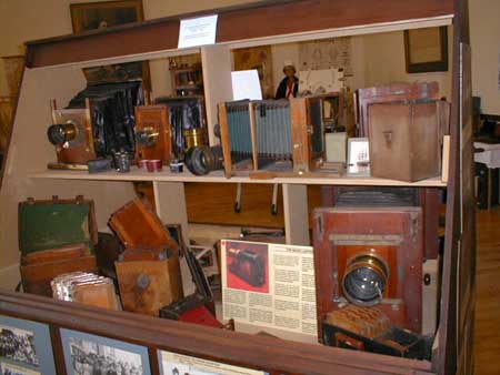 A display of antique cameras at the museum.