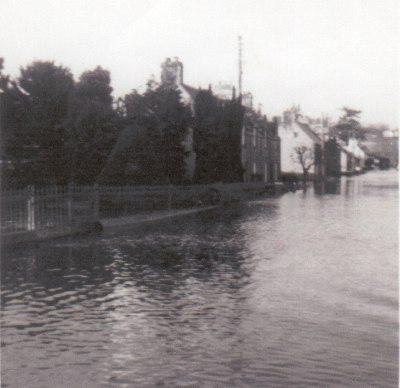 Flooding outside Ferintosh Church of Scotland (looking east towards river). - photo 5