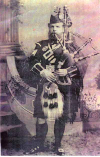 Zoom in Colin Cameron, Piper to the Duke of Fife