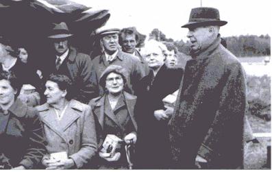Zoom in Maryburgh residents visit on coronation of Queen Elizabeth in 1953