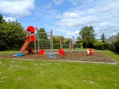 Zoom in The play area situated between Rosshill Drive and Stuarthill Drive.