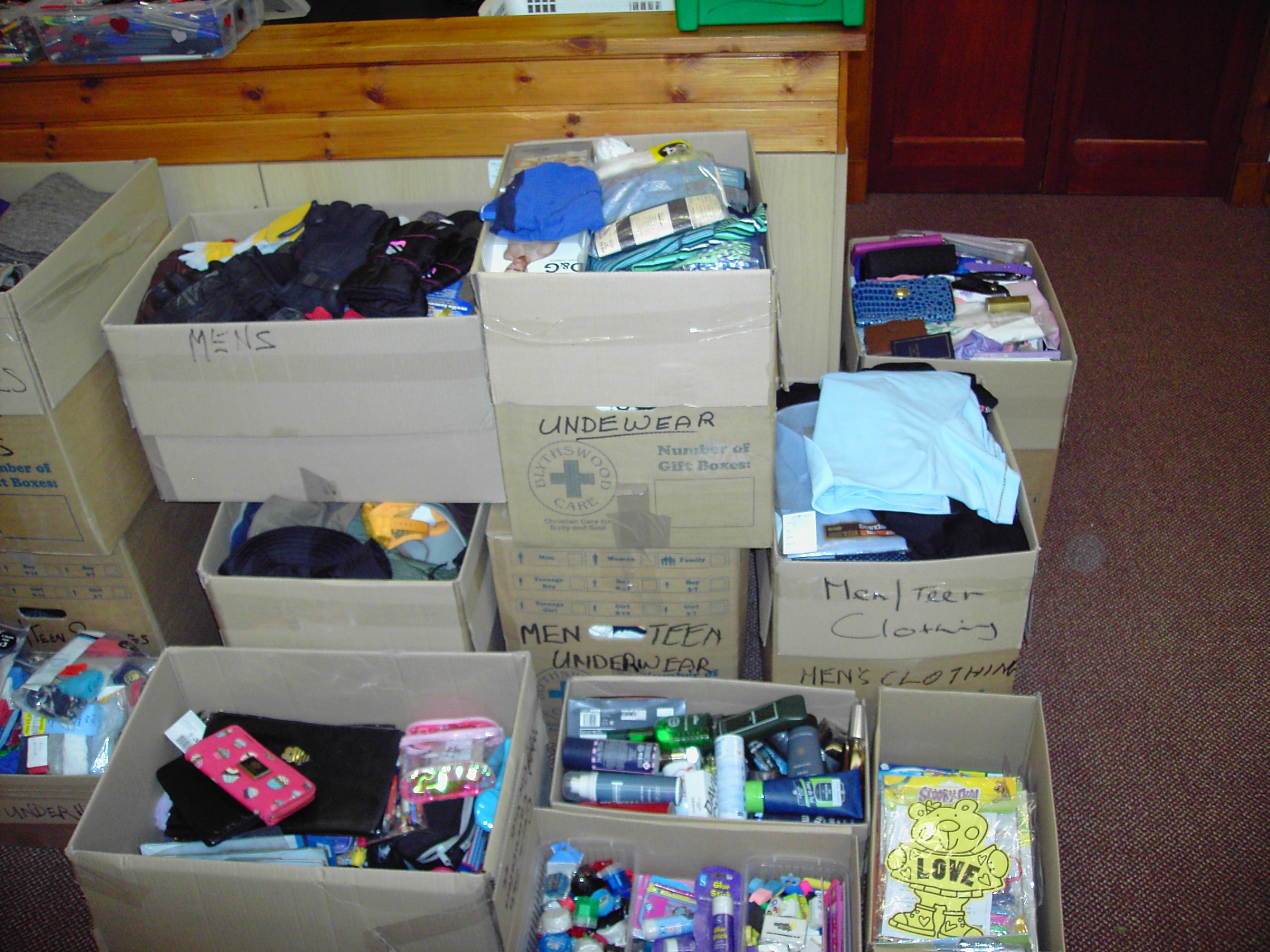 Zoom in 05 Pens, pencils, men's clothing.