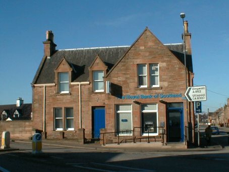 Zoom in The Royal Bank of Scotland at the north end of the main street (closed).