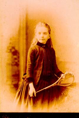 Zoom in The young Elizabeth Ross