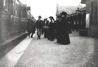 1907 Sir Arthur Bignold arrives at Tain station