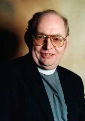 Zoom in Rev. John MacLeod,