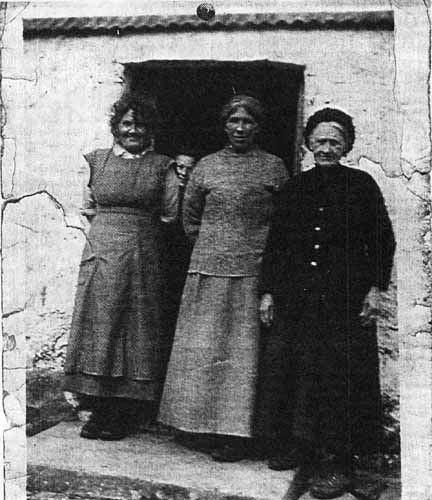 Zoom in Ladies of New Street, Fassaig.
