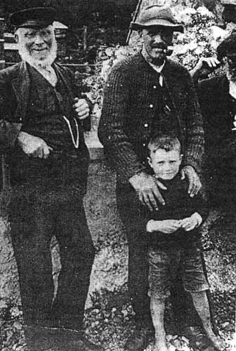 Zoom in The Macdonald family, Alligin