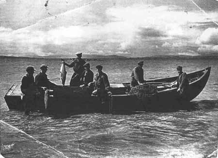 Zoom in Salmon fishing at Red Point late 1940s.