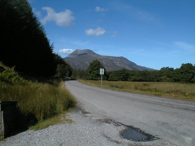 Zoom in Slioch from Glen Docherty
