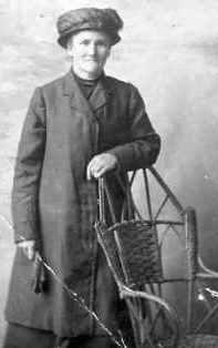 Zoom in Macdonald Roderick, Mother of Lieut, Dingwall