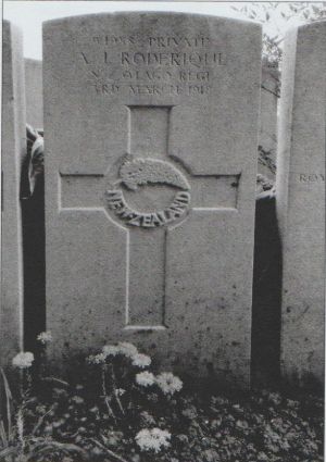 Roderique Avon John, Pte, grave Roderique Avon John, Pte, grave