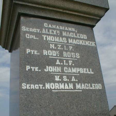 Zoom in Achiltibuie War Memorial