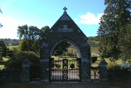 Zoom in Fodderty War Memorial - Looking south.