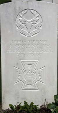 Zoom in John Meikle's grave in France.