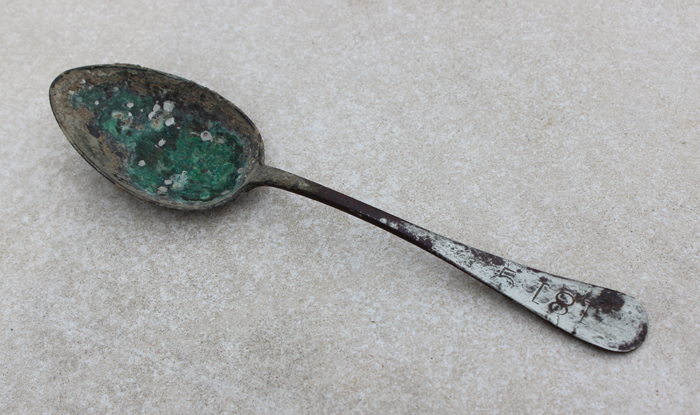 Zoom in Morrison, L Corp spoon