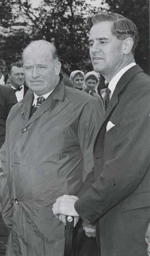 Zoom in Willie Logan at work