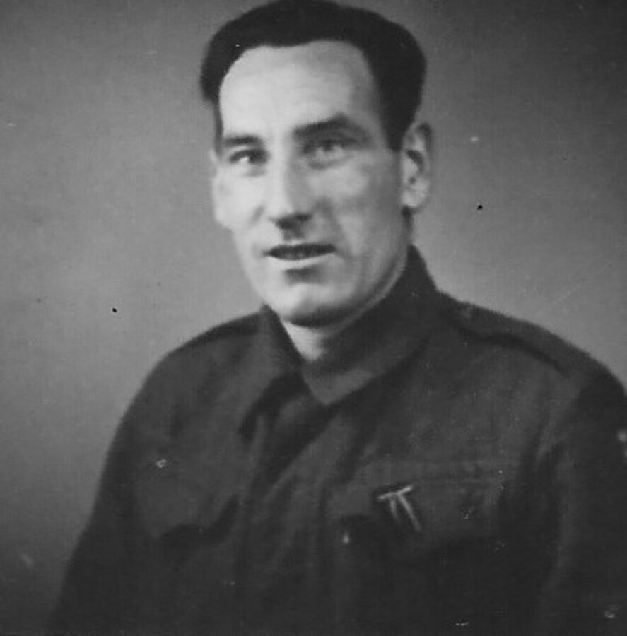 Zoom in Alistair Macdonald