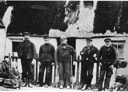 Zoom in Shore Street end of Gordon's Lane.