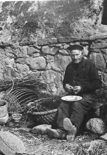 Zoom in Danny 'Boacks' Hossack working on his lines.