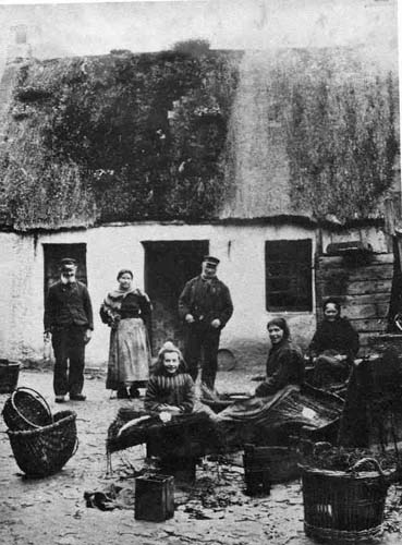 Zoom in Cromarty fisherfolk c.1900.