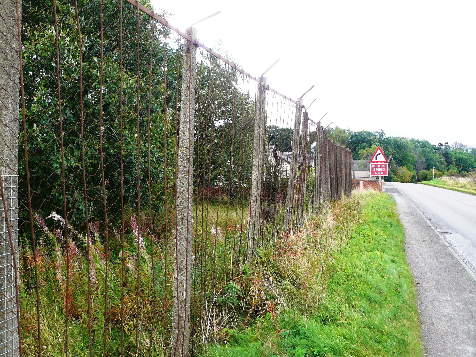 Zoom in Military Fence