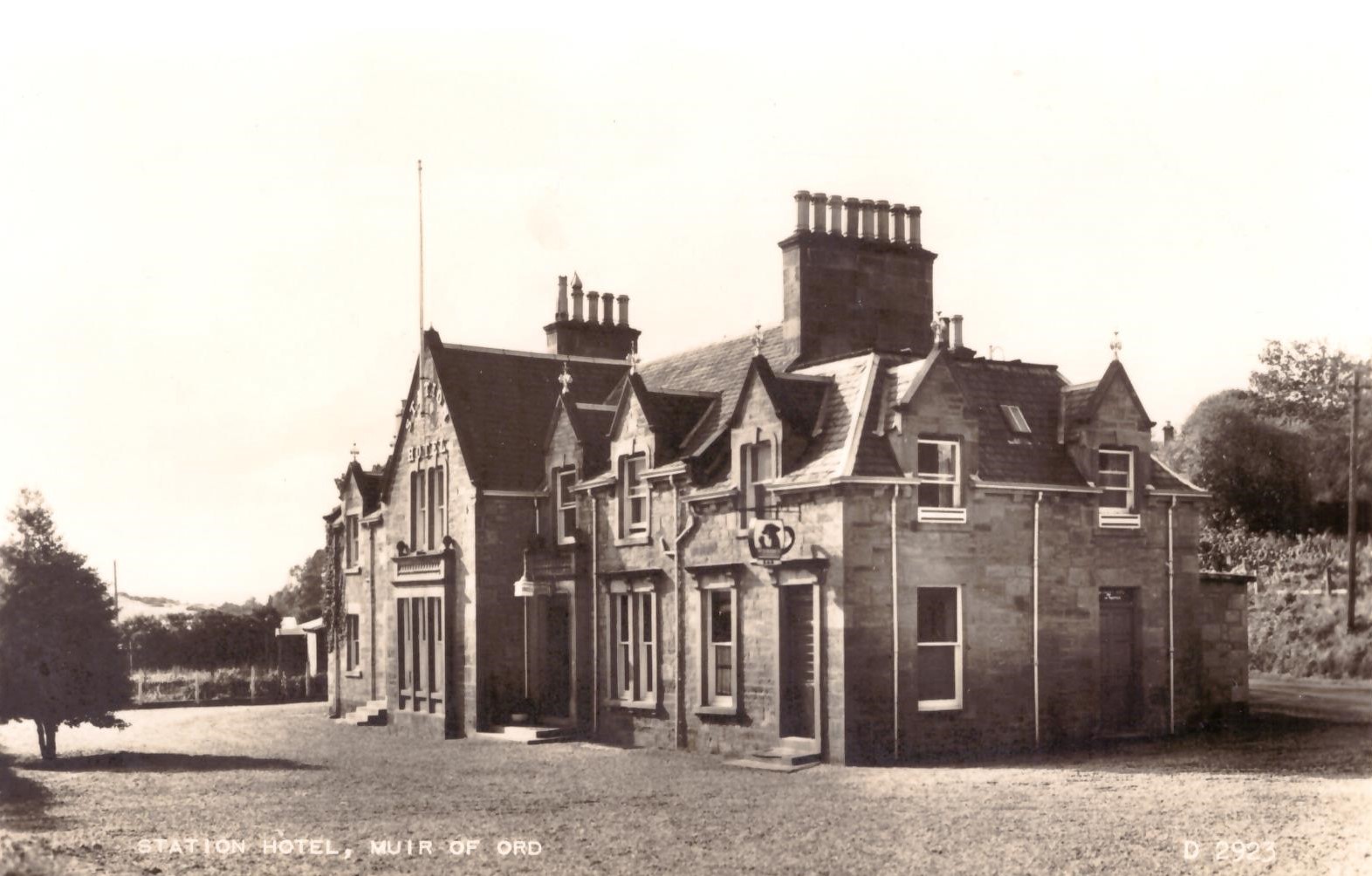 Zoom in ststion hotel, muir of ord.jpg