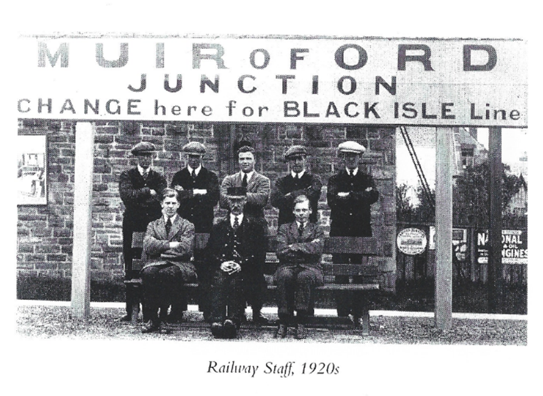 Zoom in Station Staff 1920's