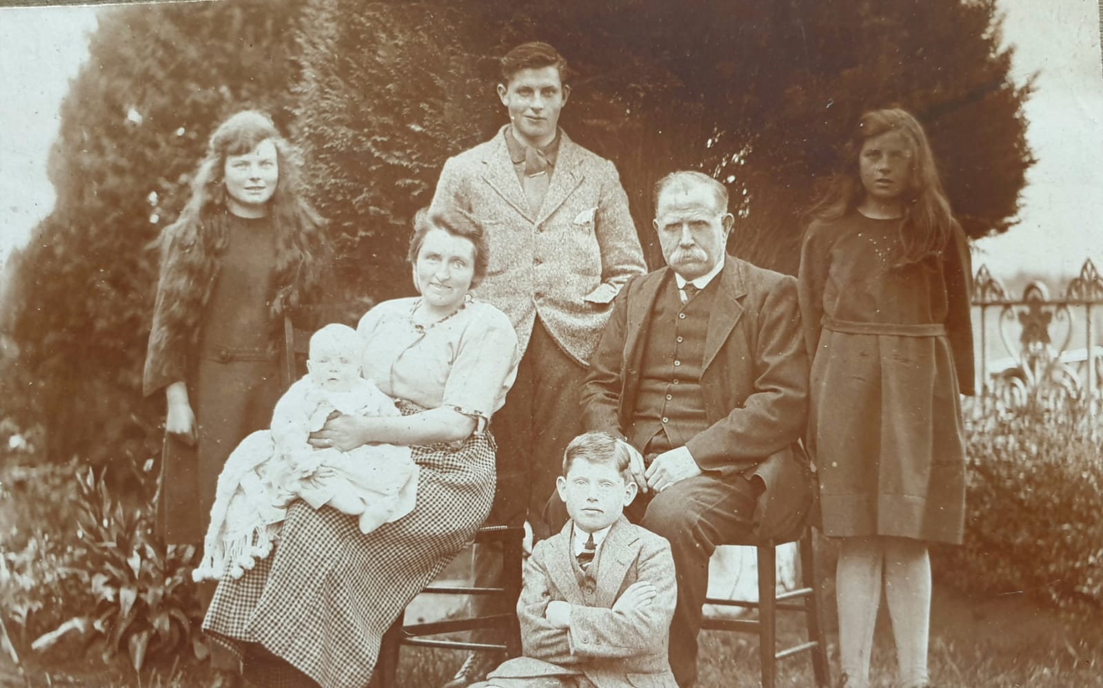 Zoom in DL and family at Heatherlea