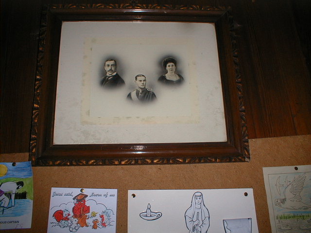 Zoom in Mr & Mrs Dyson Perrins