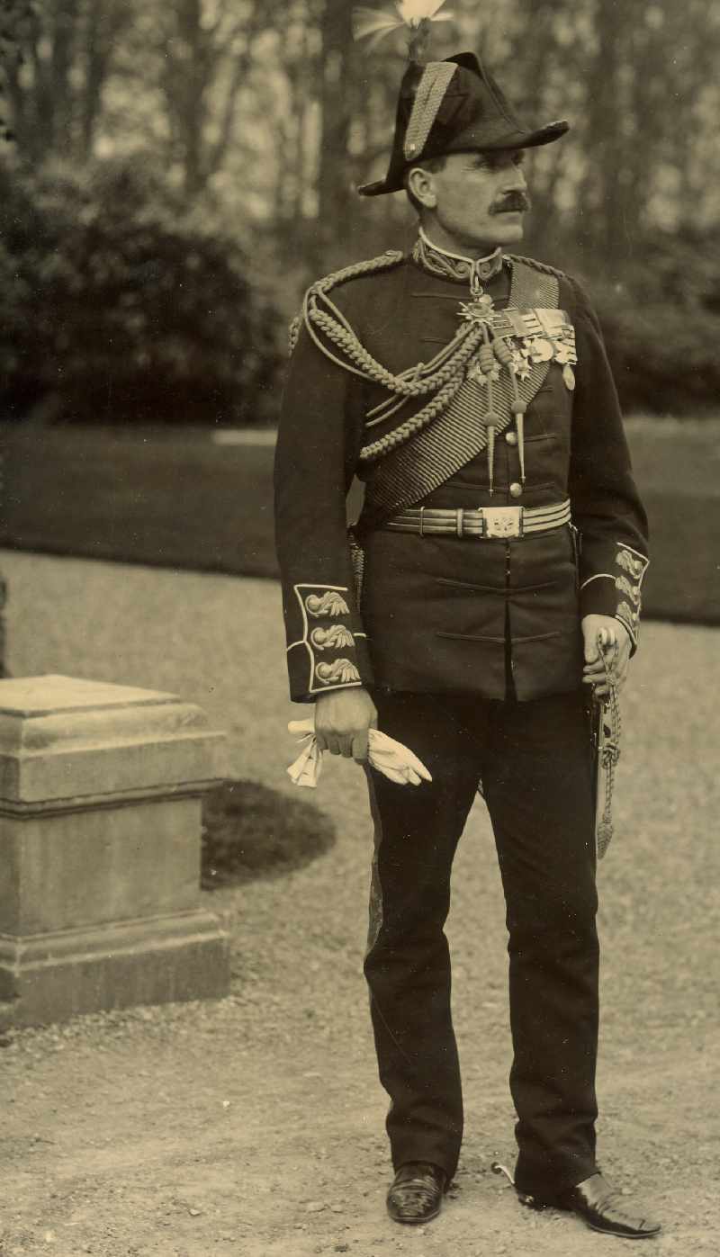 Zoom in General Sir Hector Macdonald